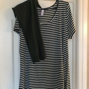 LuluRoe Outfit classic T 2XL TC Leggings